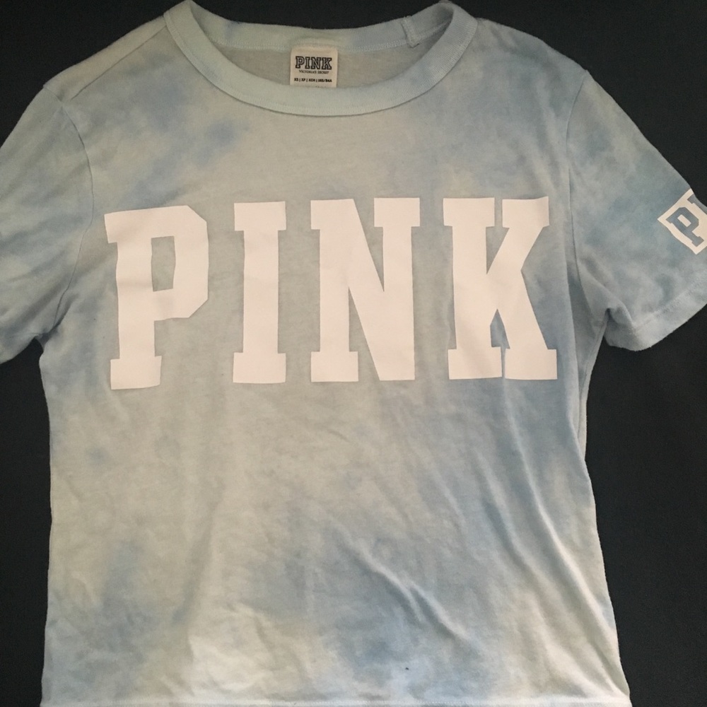 This is a cropped short sleeve shirt